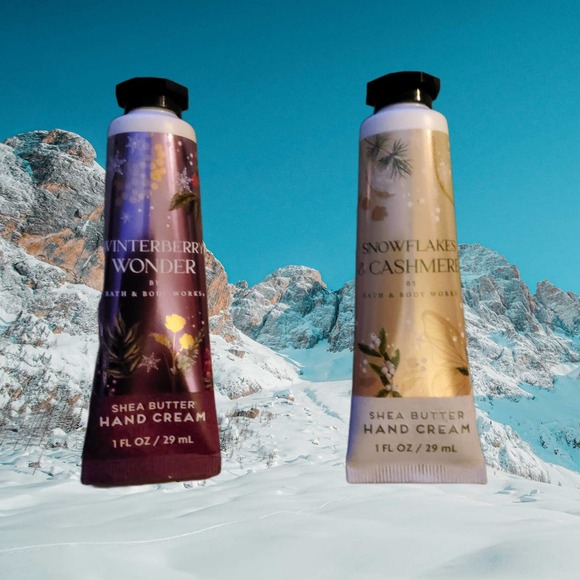 HAND CREAM SET - WINTERBERRY WONDER & SNOWFLAKES AND CASHMERE - Picture 1 of 1